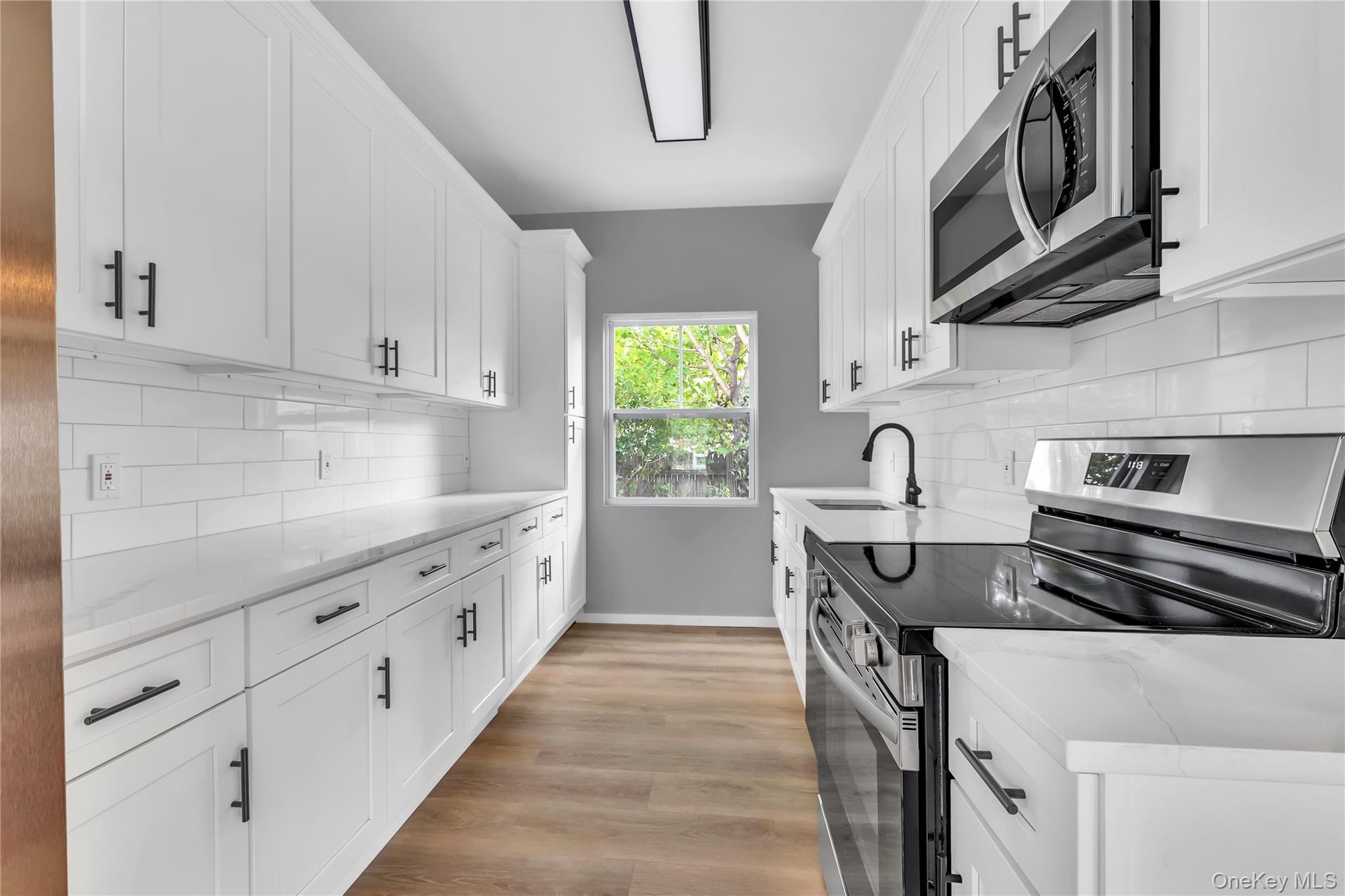 Single Family East  Suffolk County, NY 11901, MLS-933639-8