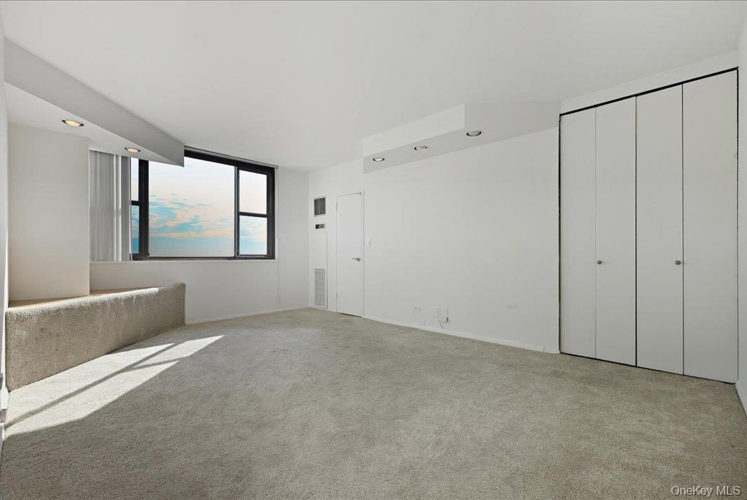 Coop Grand Central Queens, NY 11005, MLS-933759-17