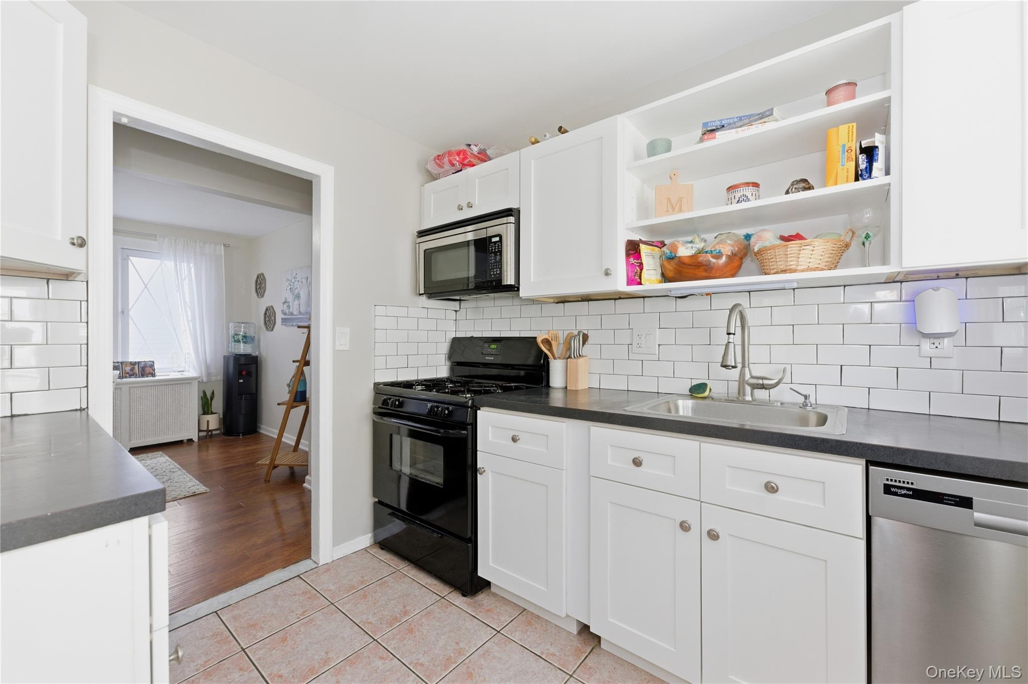 Single Family Connecticut Nassau County, NY 11561, MLS-933816-10