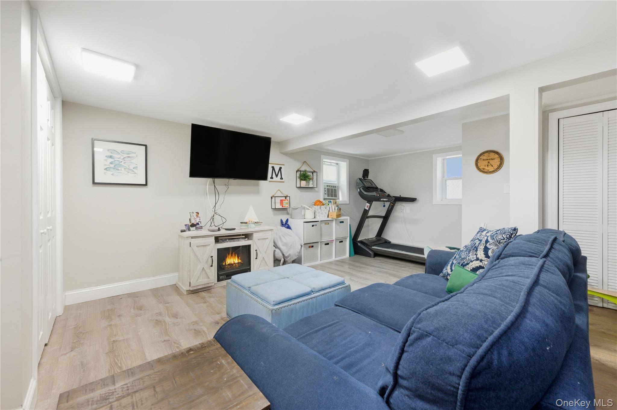 Single Family Connecticut Nassau County, NY 11561, MLS-933816-16