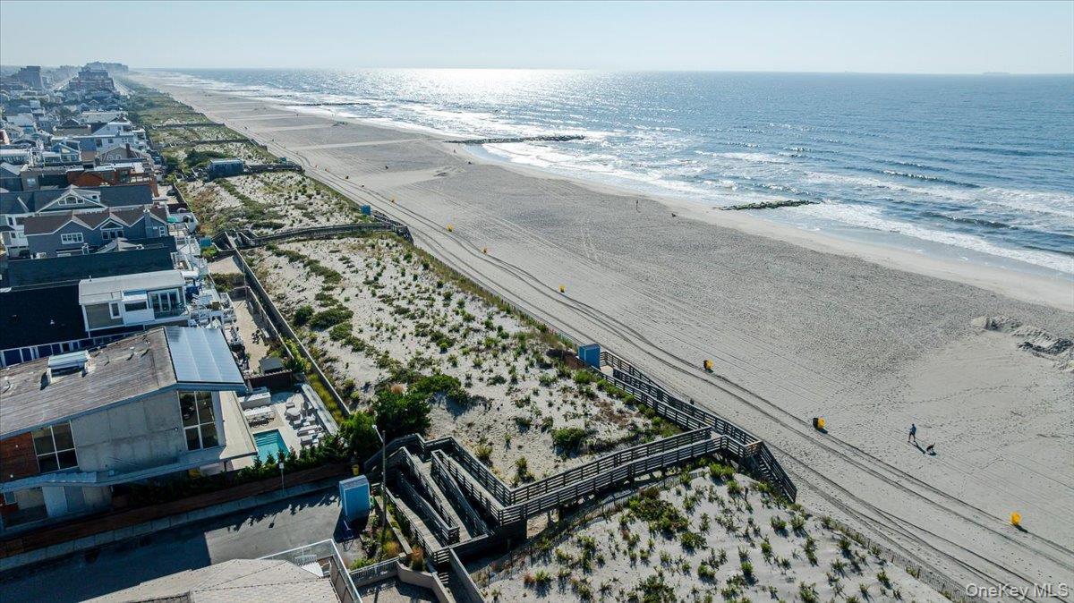 Single Family Connecticut Nassau County, NY 11561, MLS-933816-24