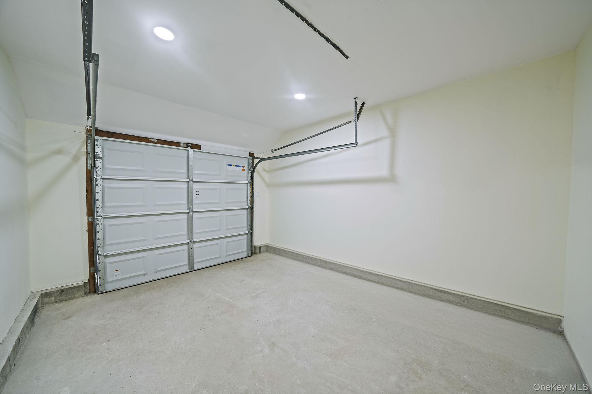 Single Family 7th Suffolk County, NY 11780, MLS-933822-28