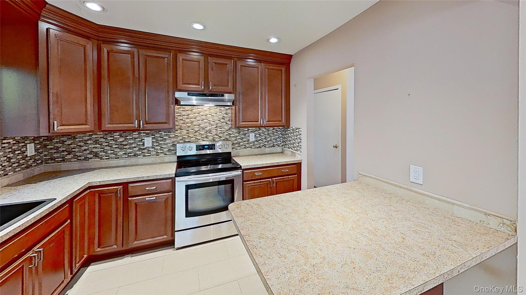 Single Family Hawthorne Suffolk County, NY 11766, MLS-933834-16