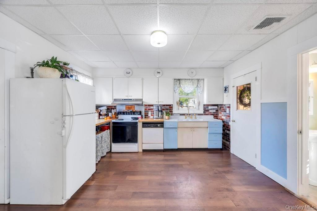 Single Family Cedar  Suffolk County, NY 11772, MLS-933902-11