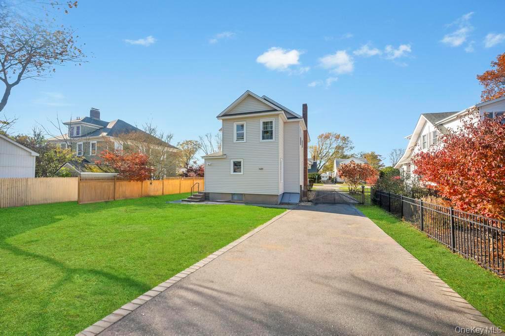 Single Family Cedar  Suffolk County, NY 11772, MLS-933902-28