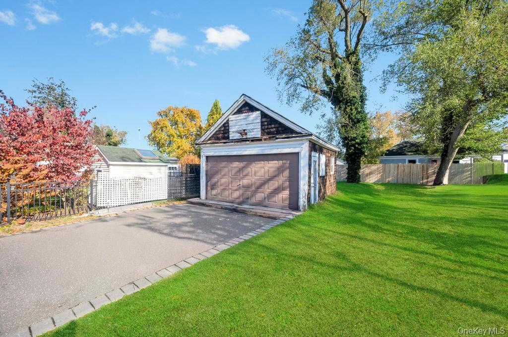 Single Family Cedar  Suffolk County, NY 11772, MLS-933902-29