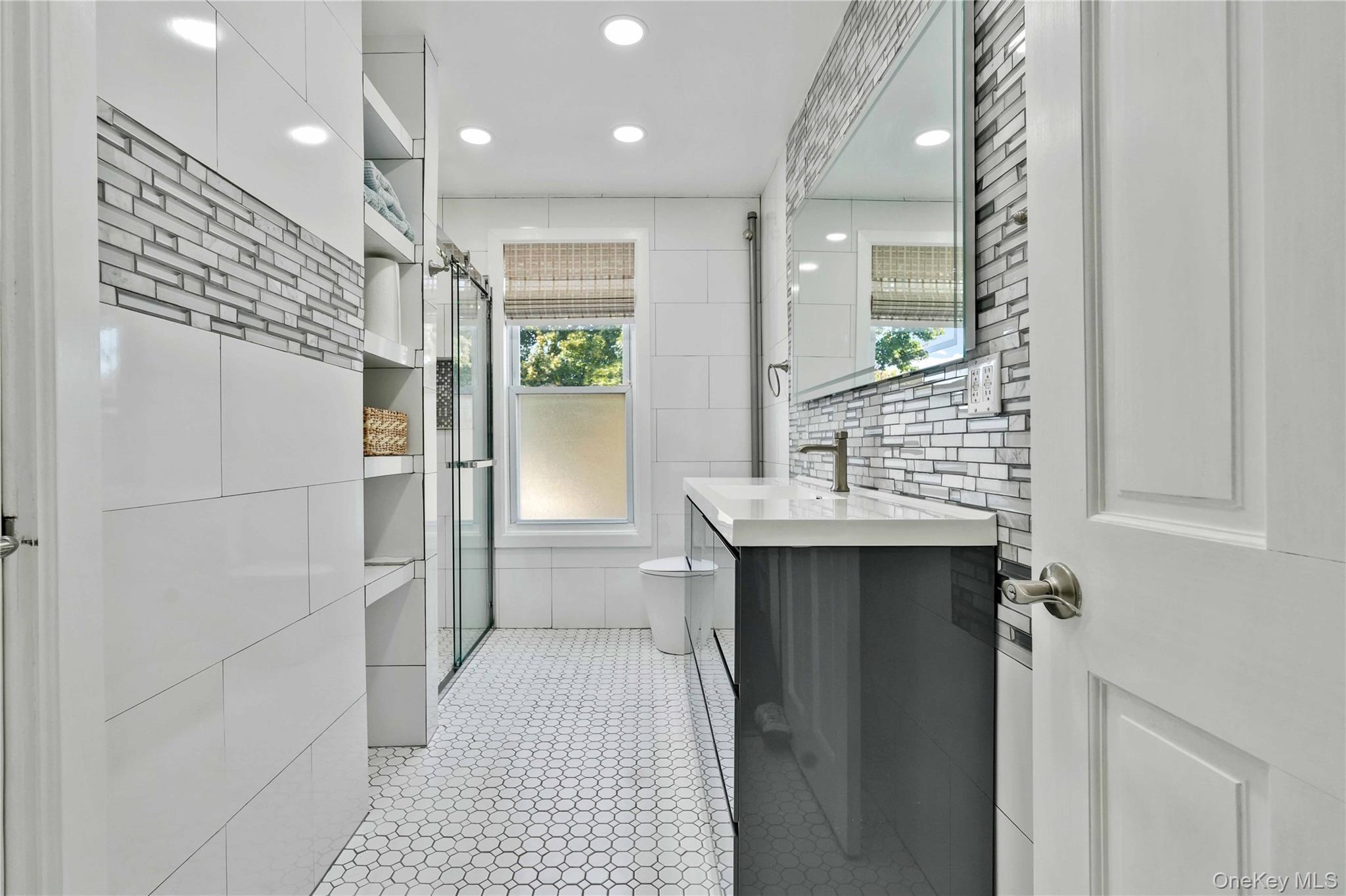 Single Family 87th  Queens, NY 11421, MLS-933948-16