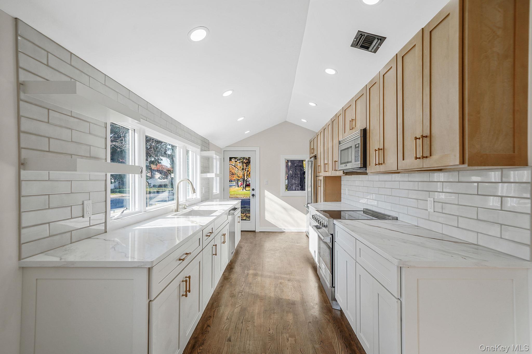 Single Family Bardolier  Suffolk County, NY 11706, MLS-933978-14