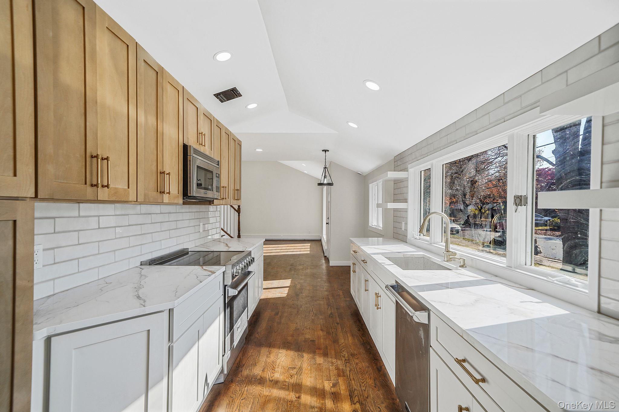 Single Family Bardolier  Suffolk County, NY 11706, MLS-933978-15