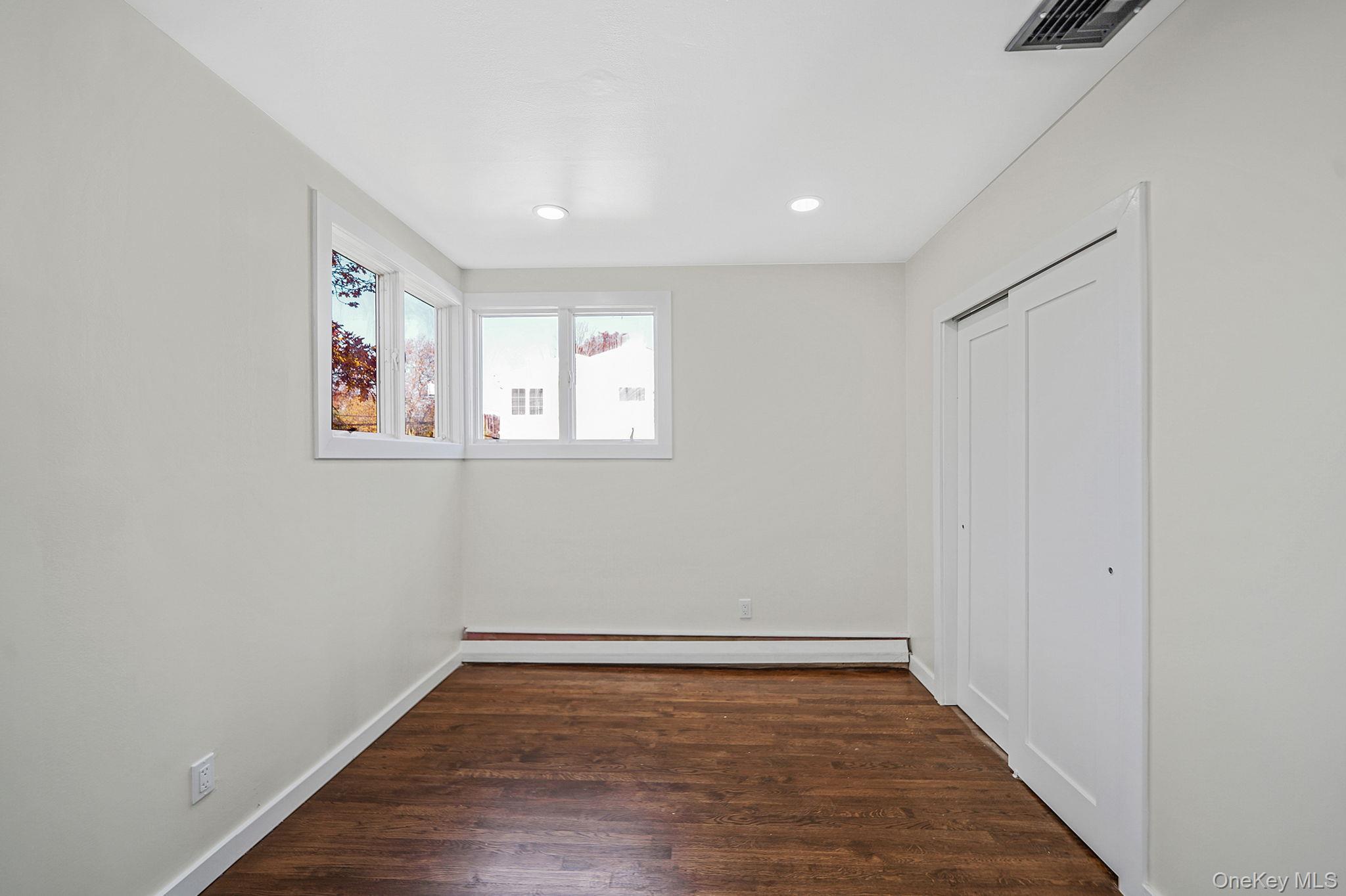 Single Family Bardolier  Suffolk County, NY 11706, MLS-933978-26