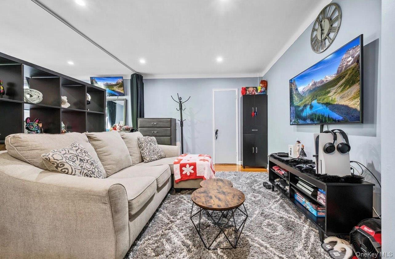 Apartment Hoover  Queens, NY 11435, MLS-934007-2