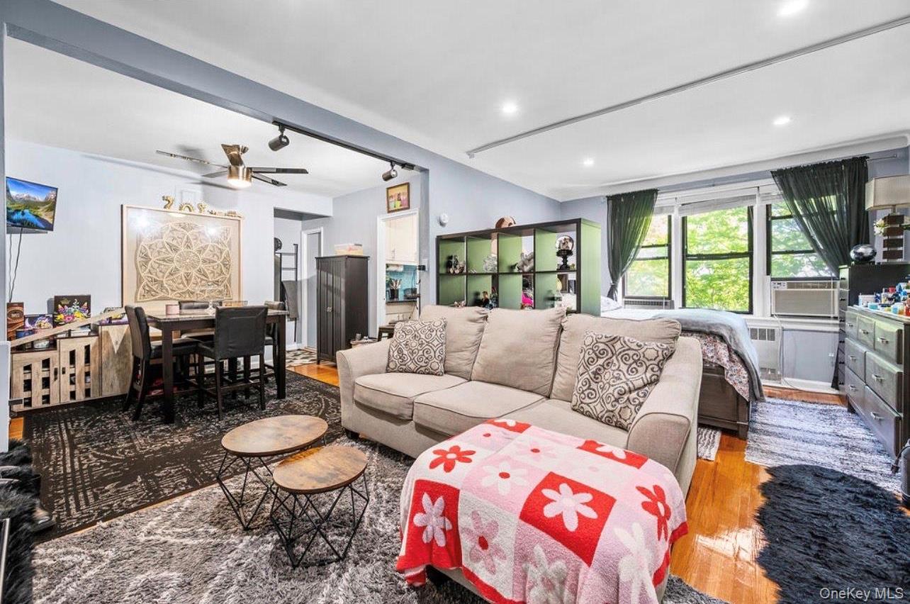 Apartment Hoover  Queens, NY 11435, MLS-934007-3