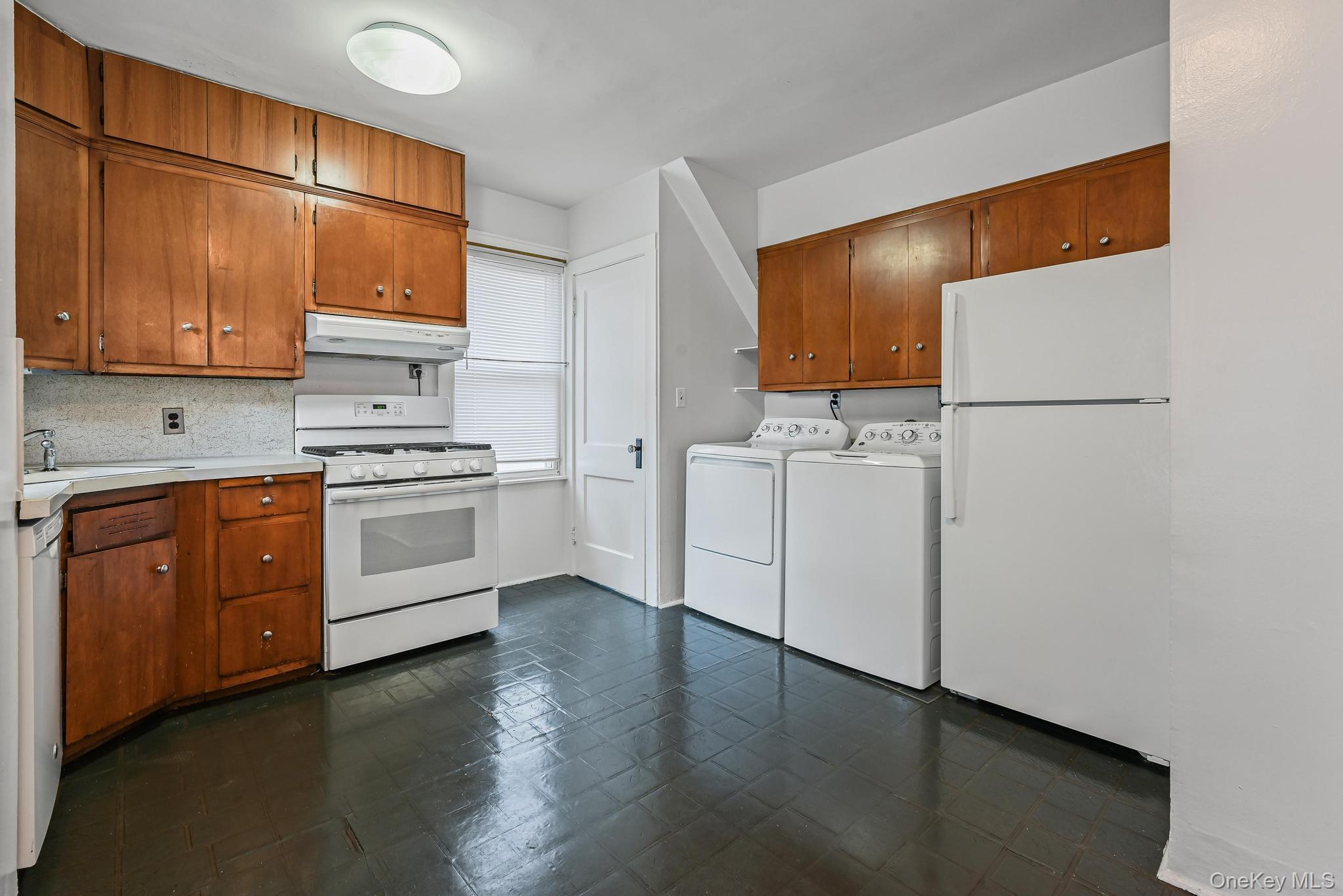 Single Family Temple  Nassau County, NY 11596, MLS-934008-11