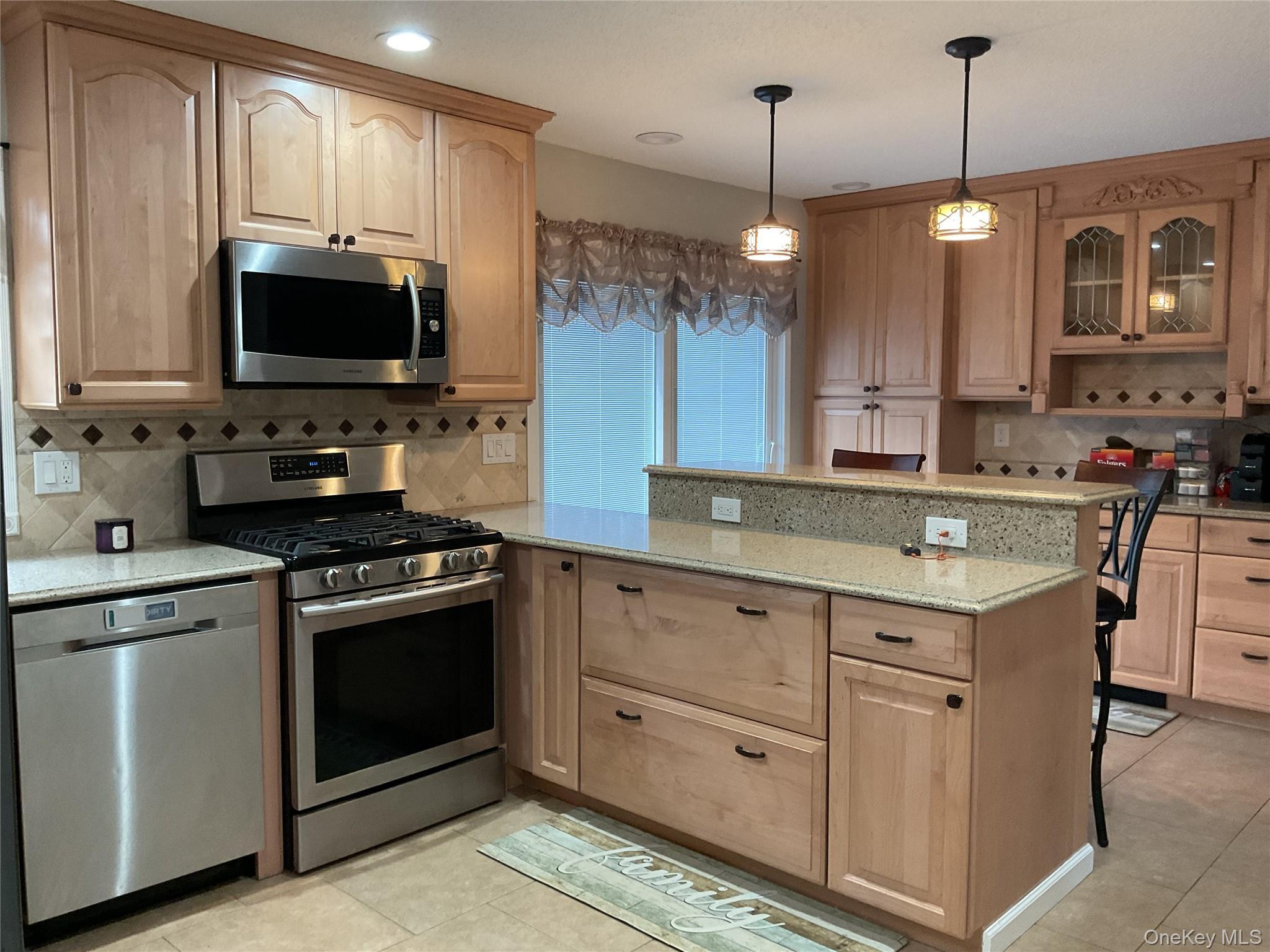 Single Family Boxwood Suffolk County, NY 11967, MLS-934065-8