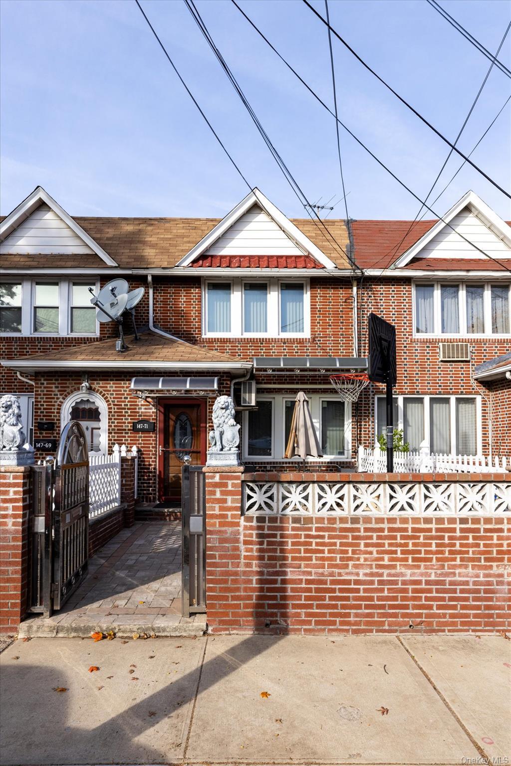 Single Family Hoover  Queens, NY 11435, MLS-934159-17