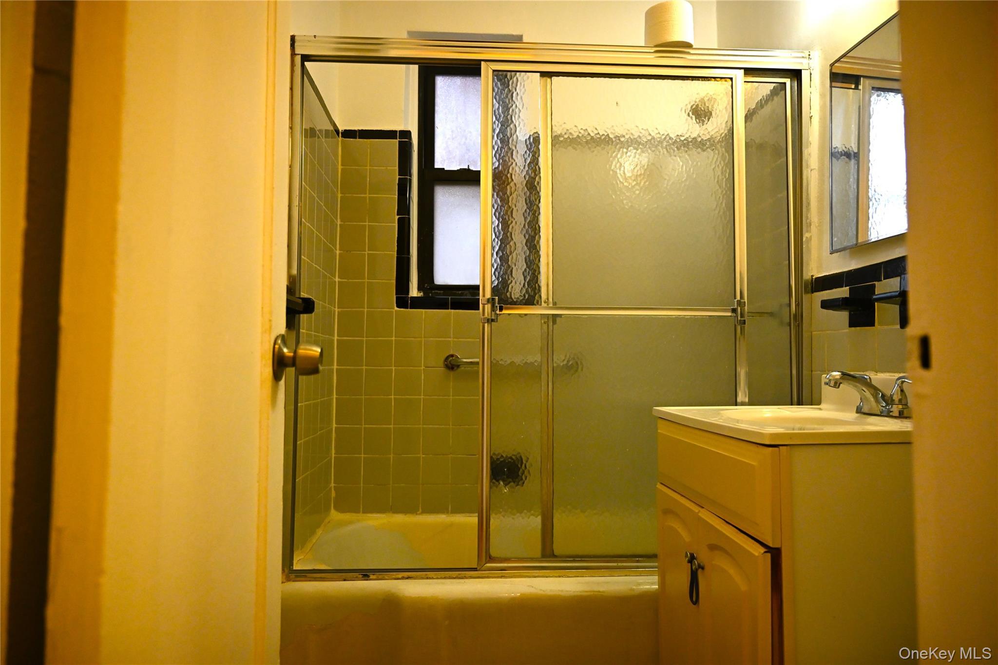 Single Family 78th Queens, NY 11372, MLS-934166-12