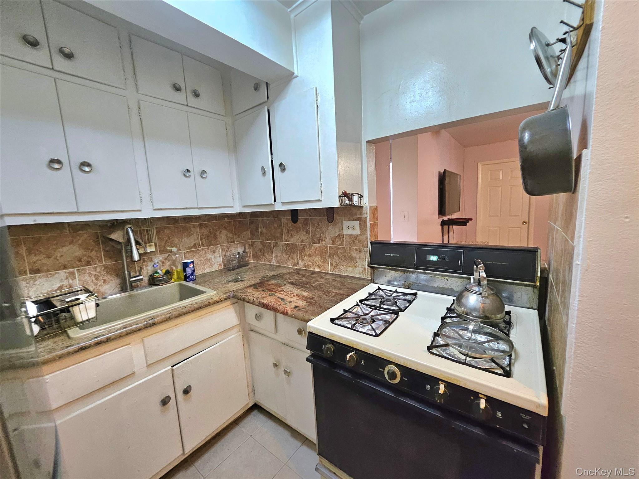 Coop 173 Street  Queens, NY 11432, MLS-934183-5