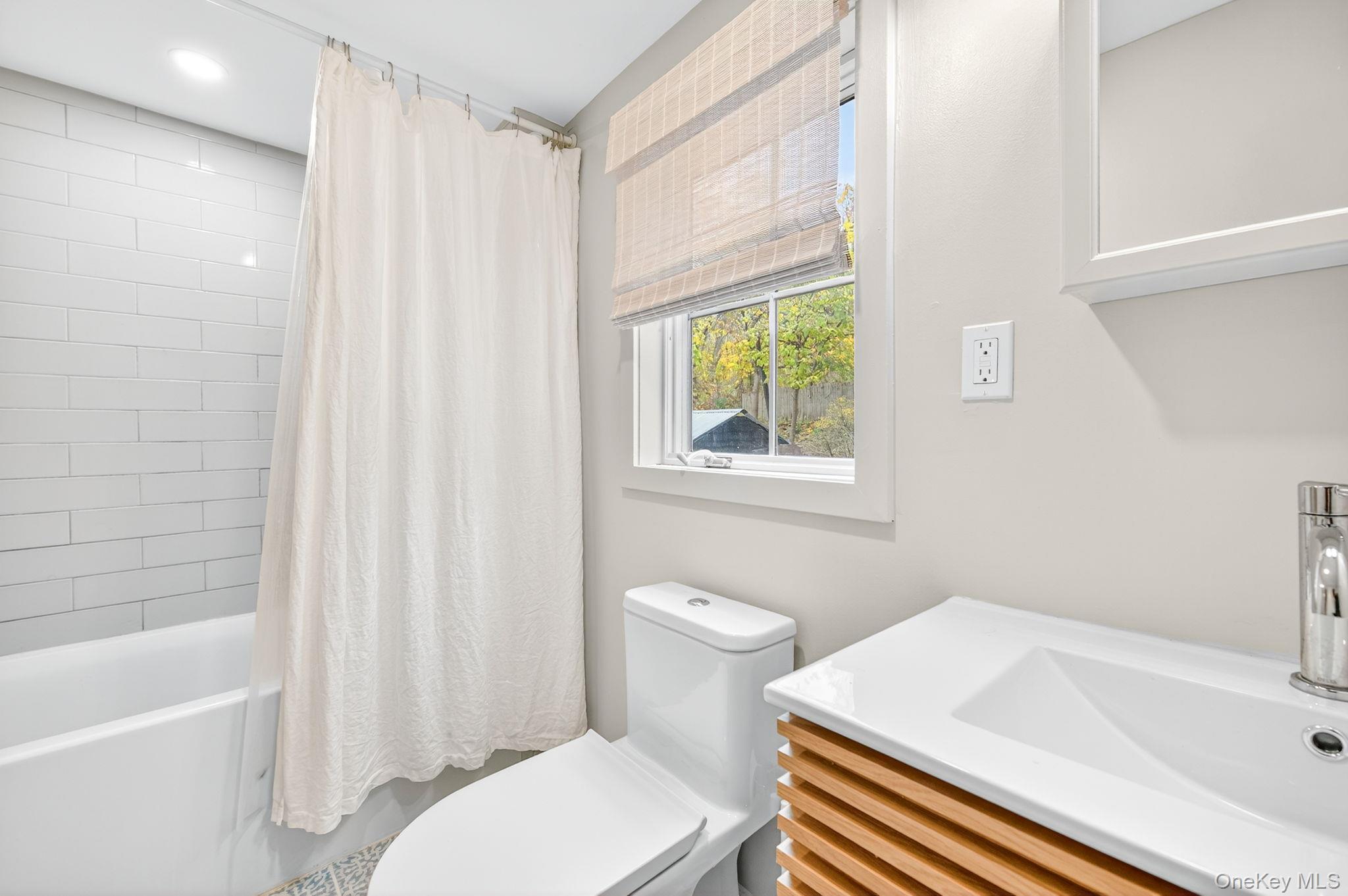 Single Family Broadway Ulster County, NY 12401, MLS-934194-15