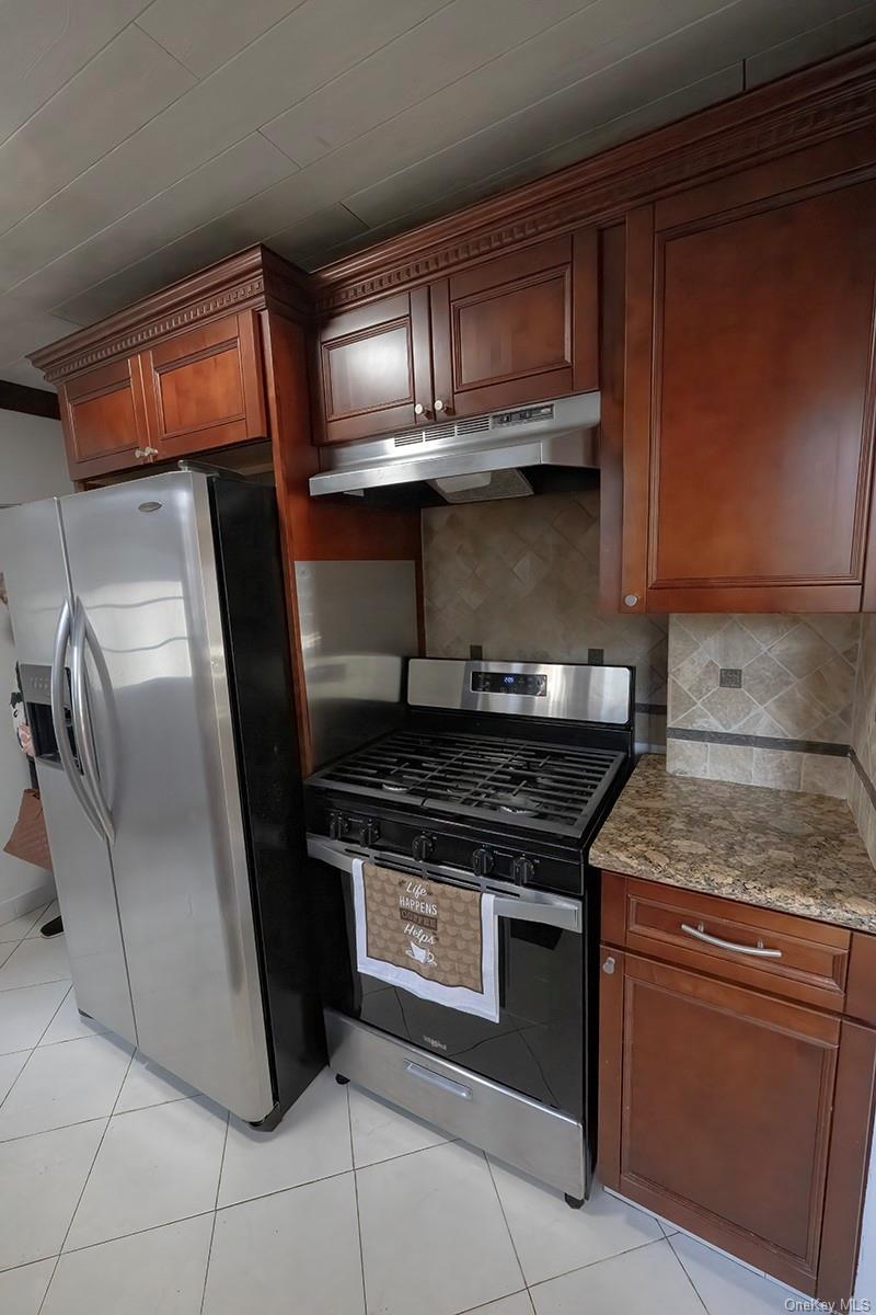 Single Family Windsor  Nassau County, NY 11572, MLS-934210-11