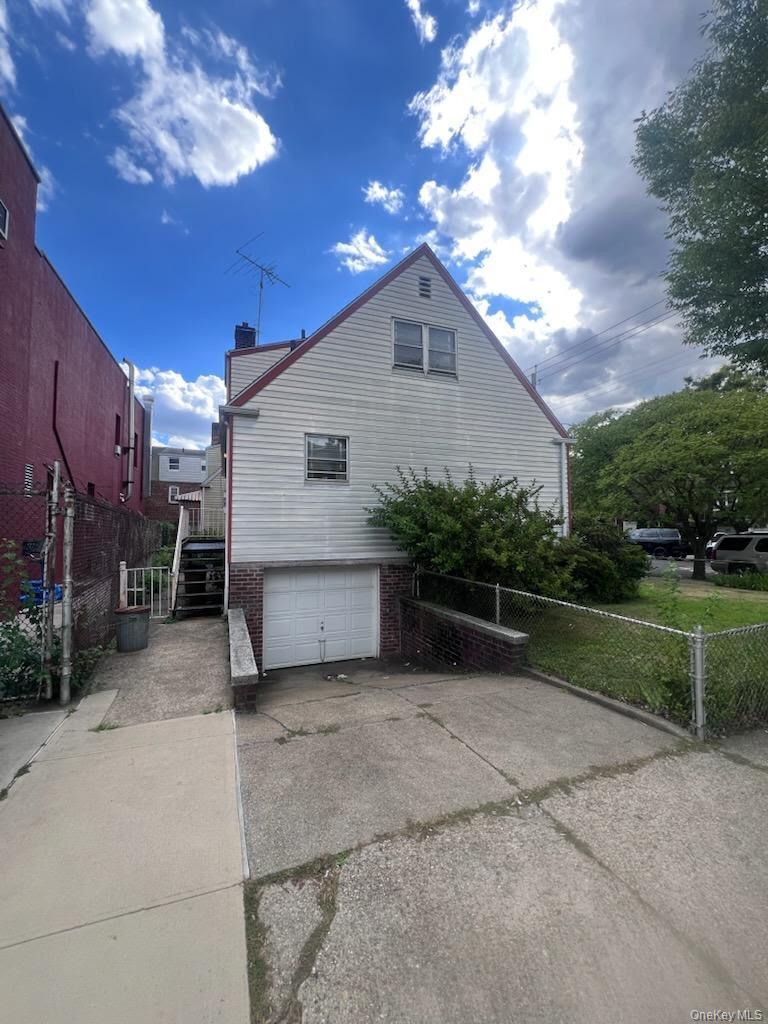 Single Family Fenton  Bronx, NY 10469, MLS-934240-2