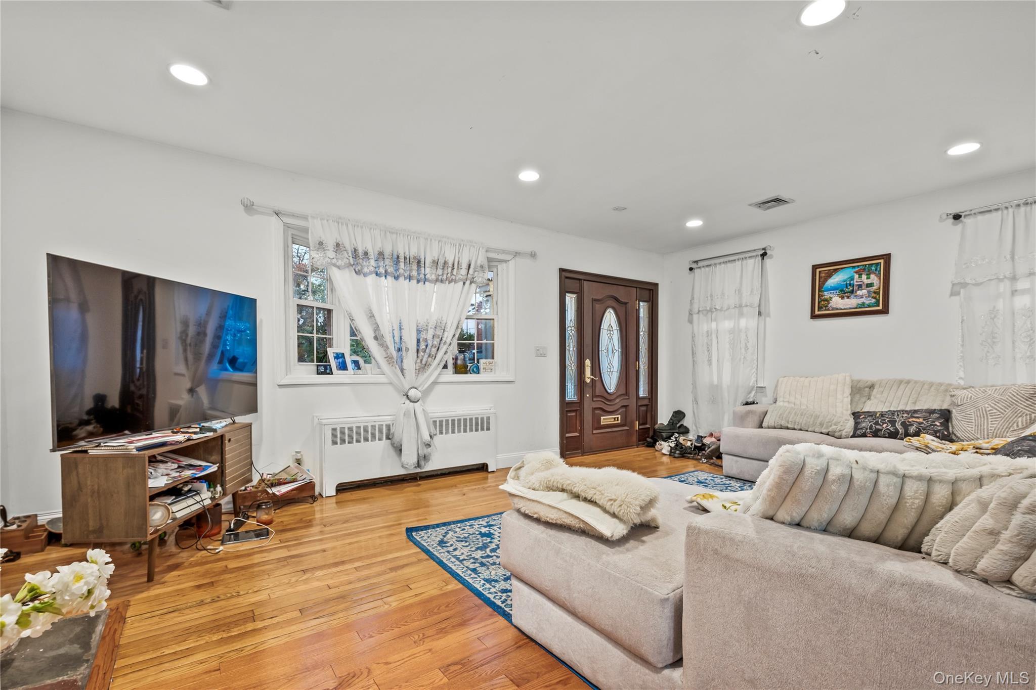 Single Family Cryders Queens, NY 11357, MLS-934310-4