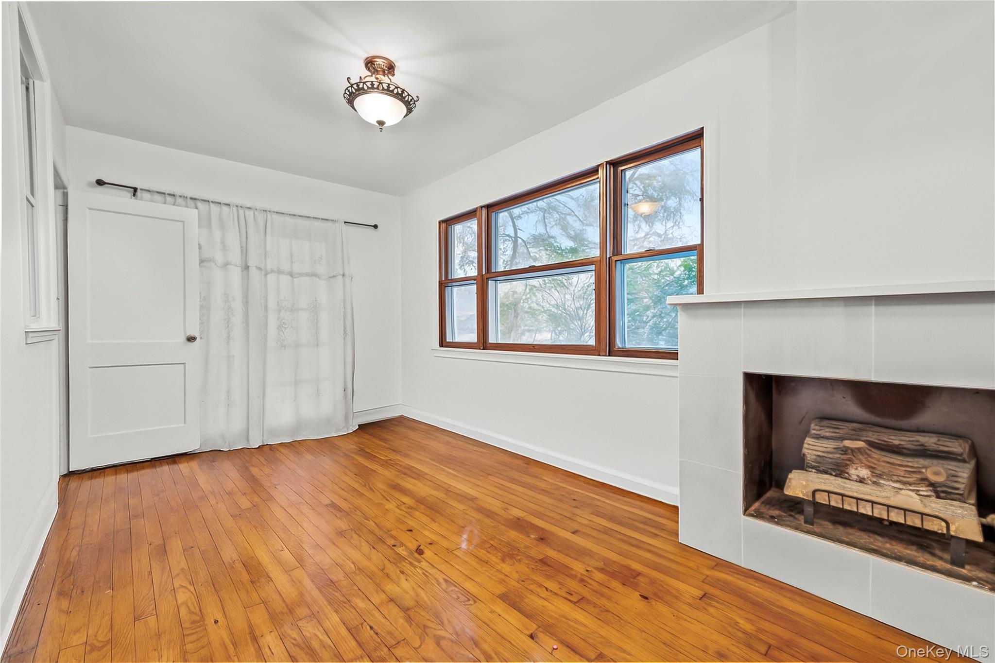 Single Family Cryders Queens, NY 11357, MLS-934310-8