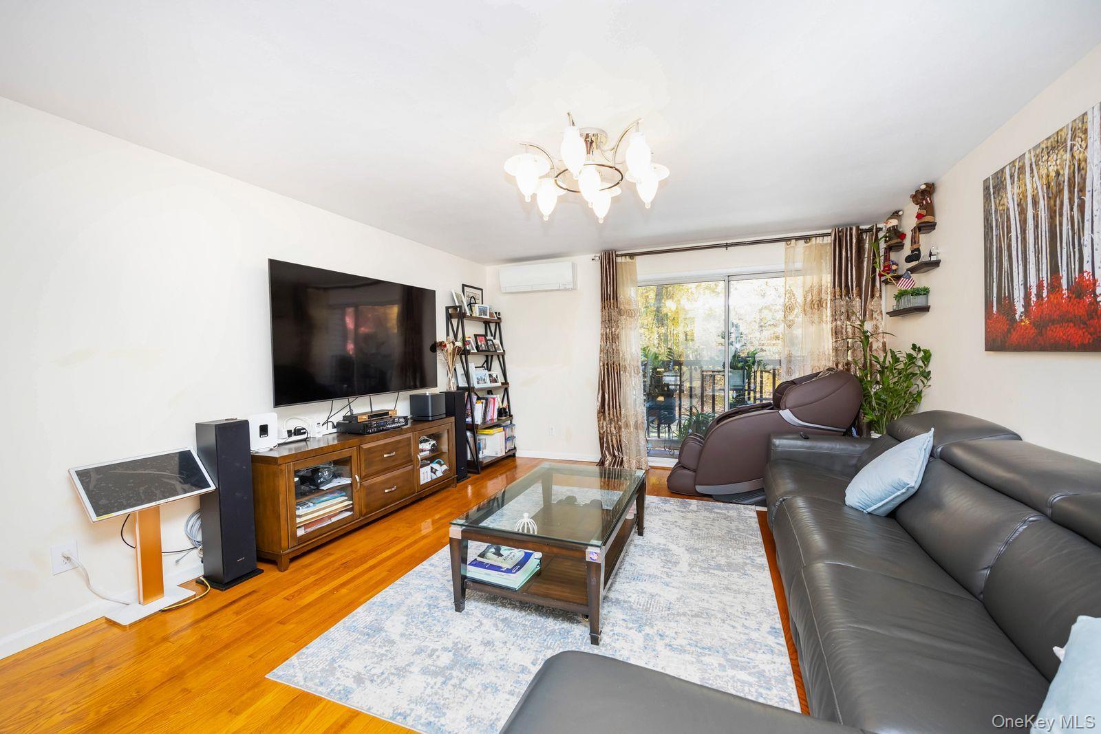 Single Family Park Staten Island, NY 10314, MLS-934321-21