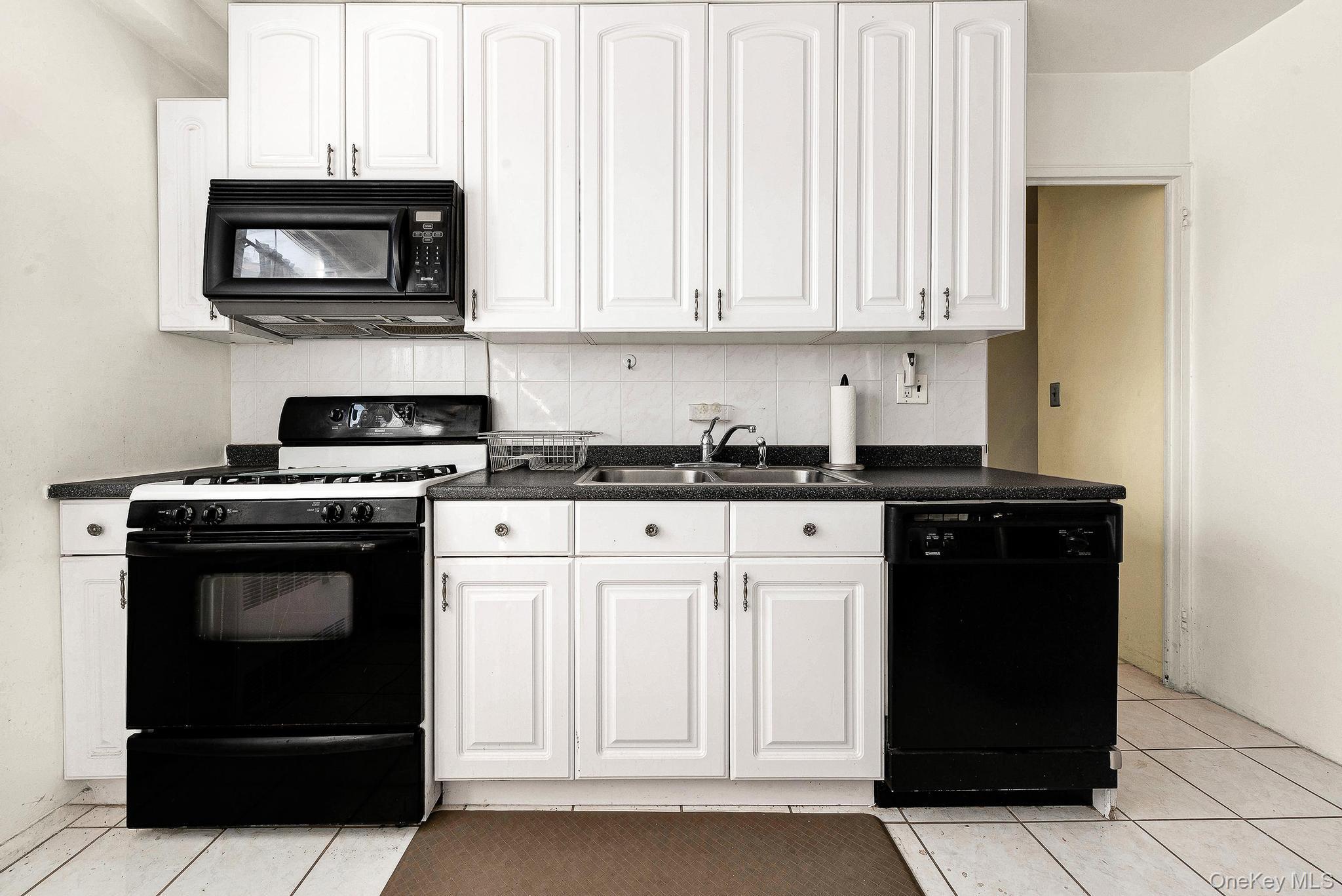 Condo Yellowstone  Queens, NY 11375, MLS-934334-17