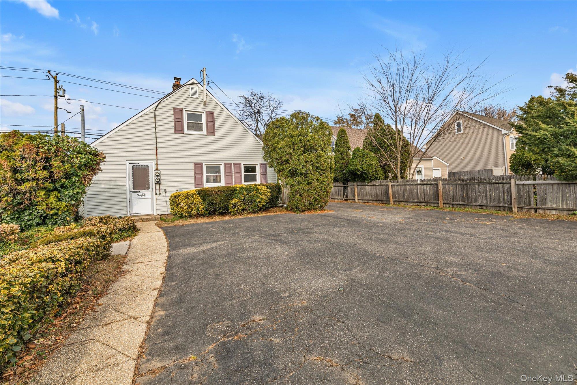 Single Family Ranch Nassau County, NY 11756, MLS-934404-16