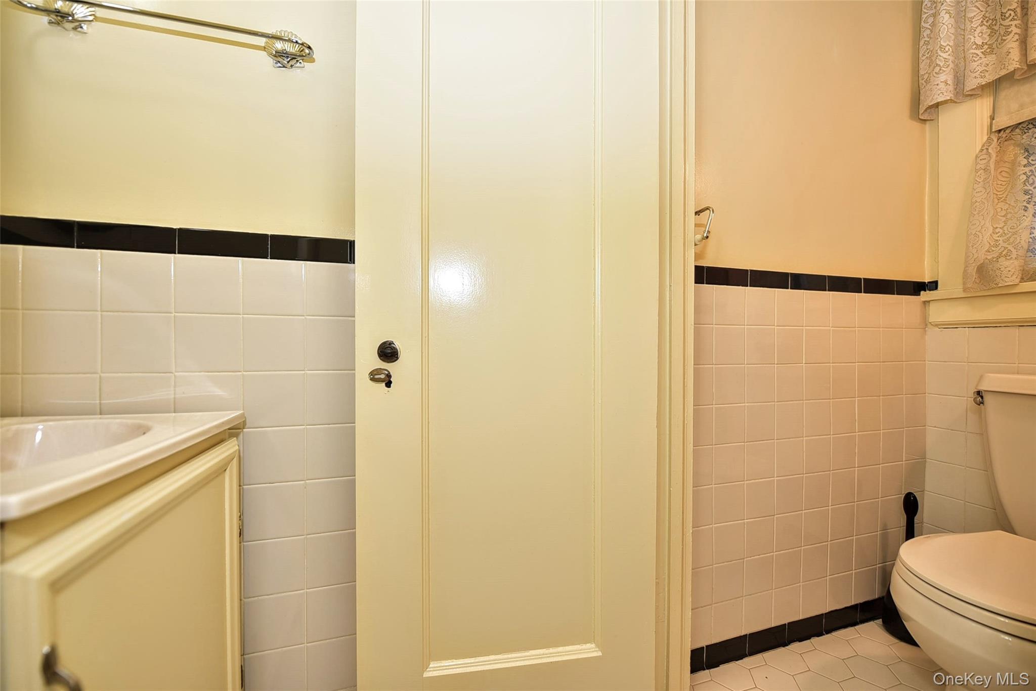 Single Family Battle Westchester County, NY 10606, MLS-934442-16