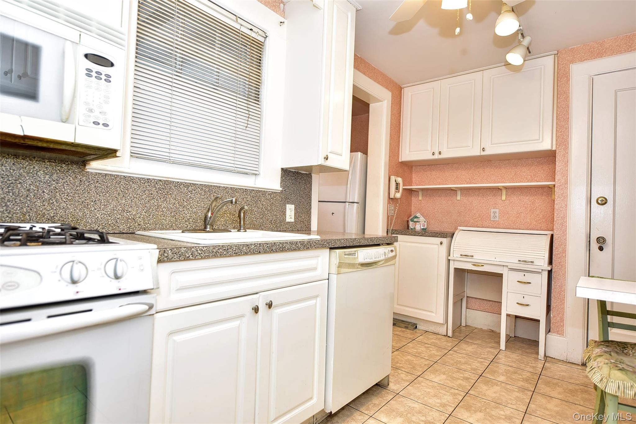 Single Family Battle Westchester County, NY 10606, MLS-934442-17