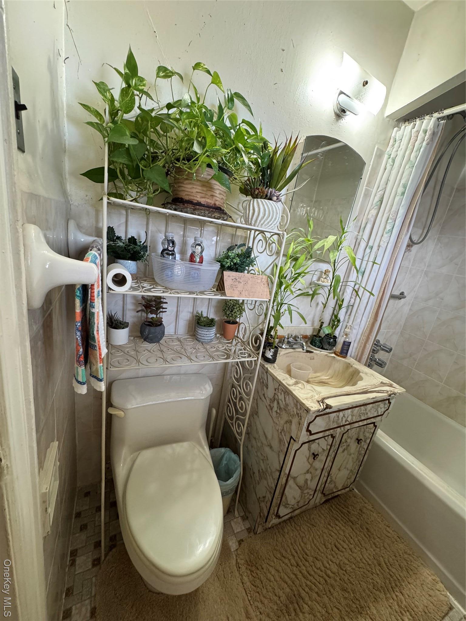 Single Family 222nd Bronx, NY 10469, MLS-934467-12