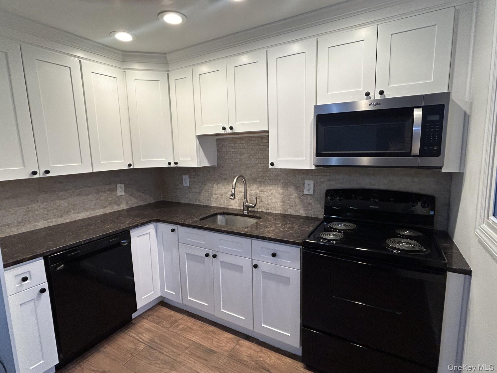 Single Family Heather Suffolk County, NY 11720, MLS-934471-9