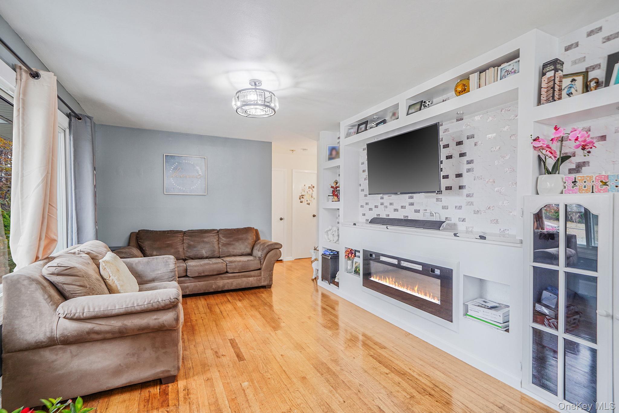 Single Family Jefferson  Suffolk County, NY 11951, MLS-934477-6