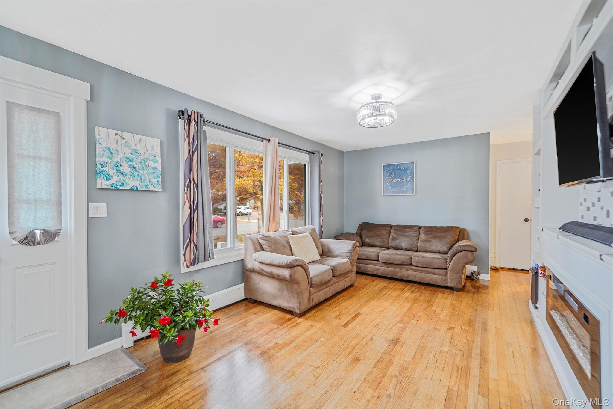 Single Family Jefferson  Suffolk County, NY 11951, MLS-934477-7