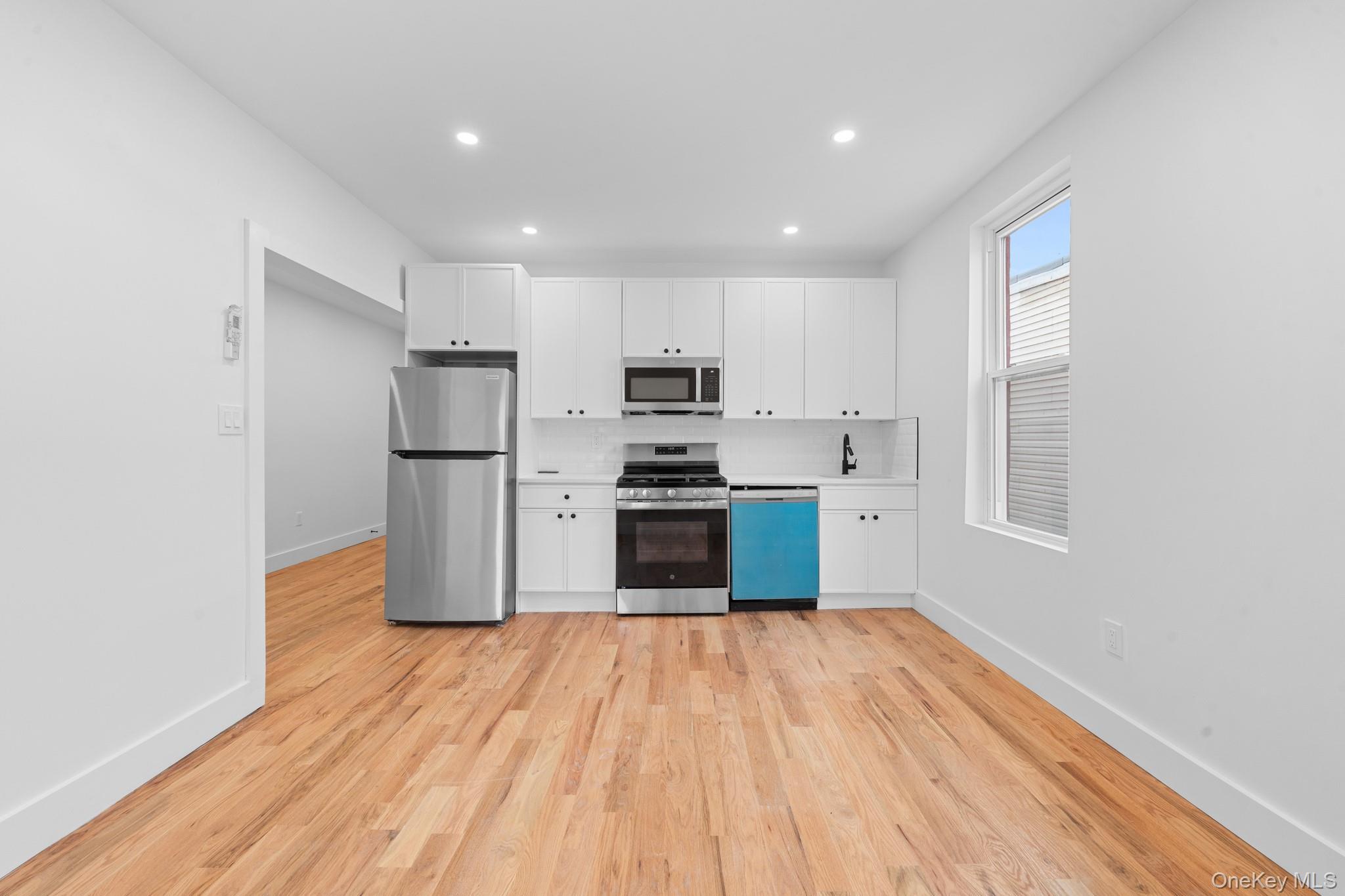 Single Family 227th Bronx, NY 10466, MLS-934547-10