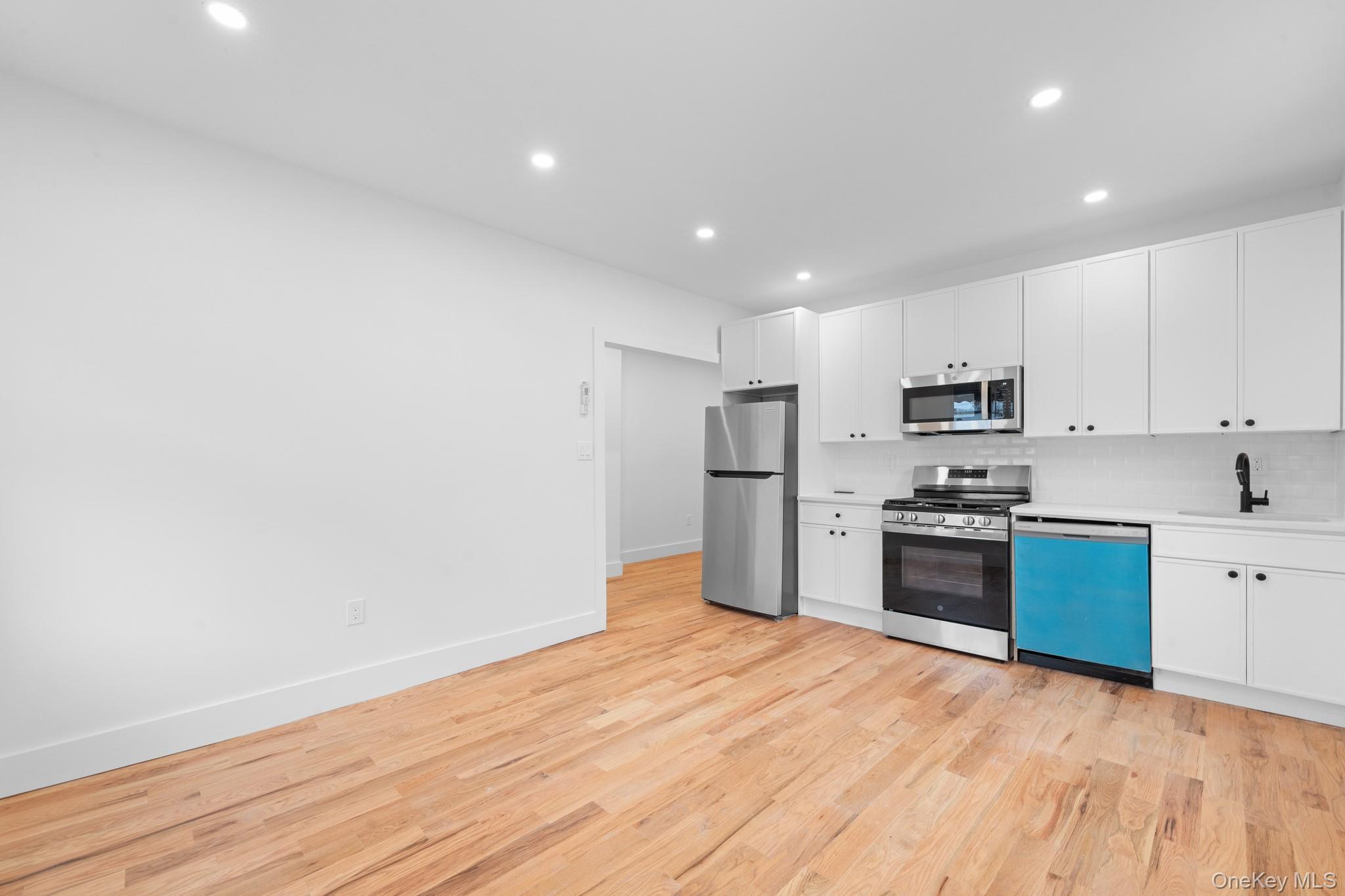 Single Family 227th Bronx, NY 10466, MLS-934547-11