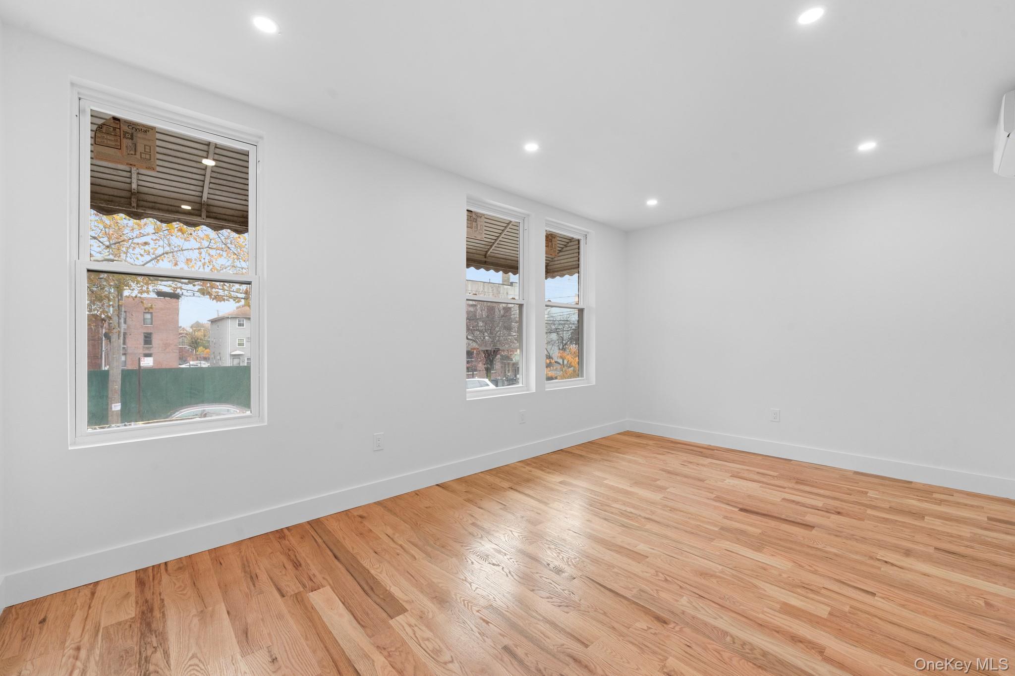 Single Family 227th Bronx, NY 10466, MLS-934547-15