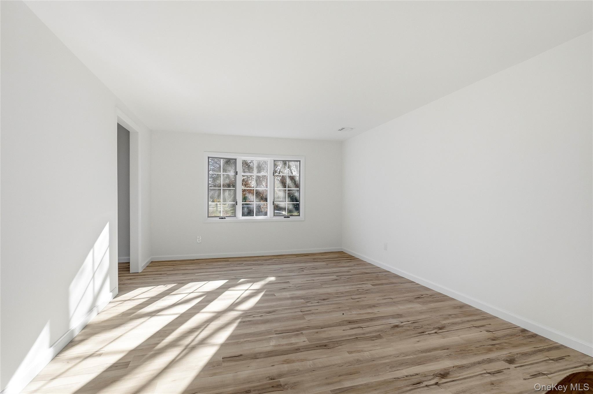 Single Family Sunflower Suffolk County, NY 11749, MLS-934577-16