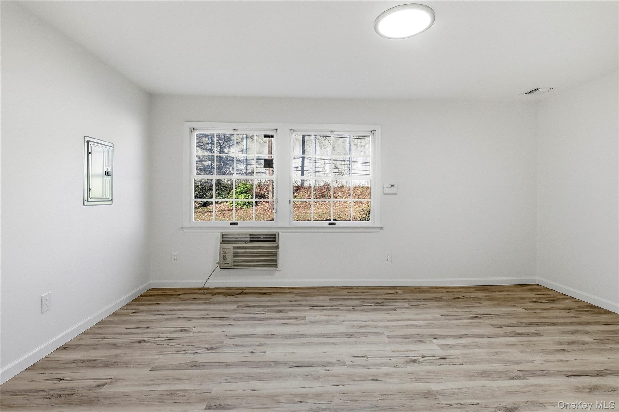 Single Family Sunflower Suffolk County, NY 11749, MLS-934577-17