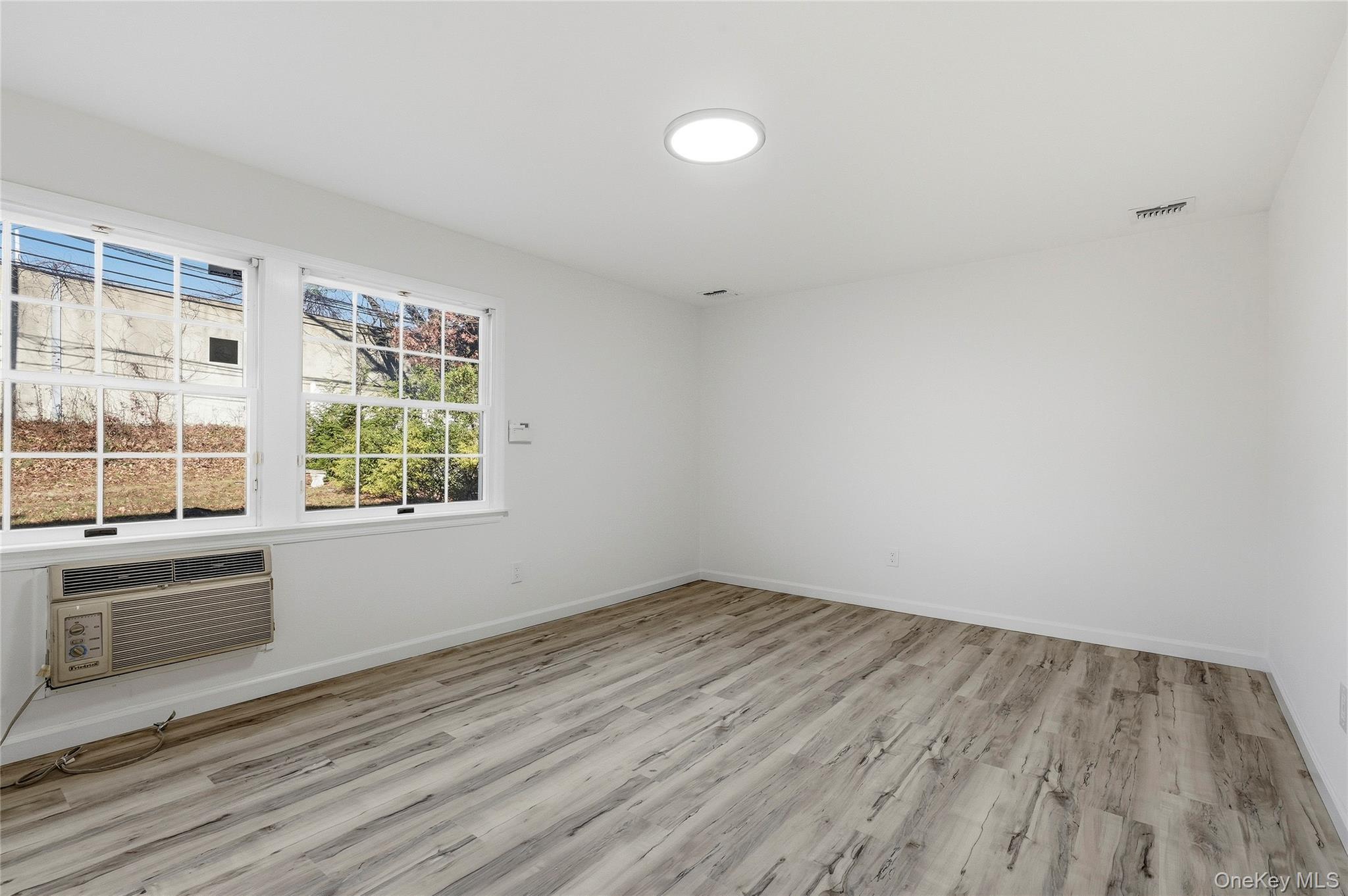 Single Family Sunflower Suffolk County, NY 11749, MLS-934577-18