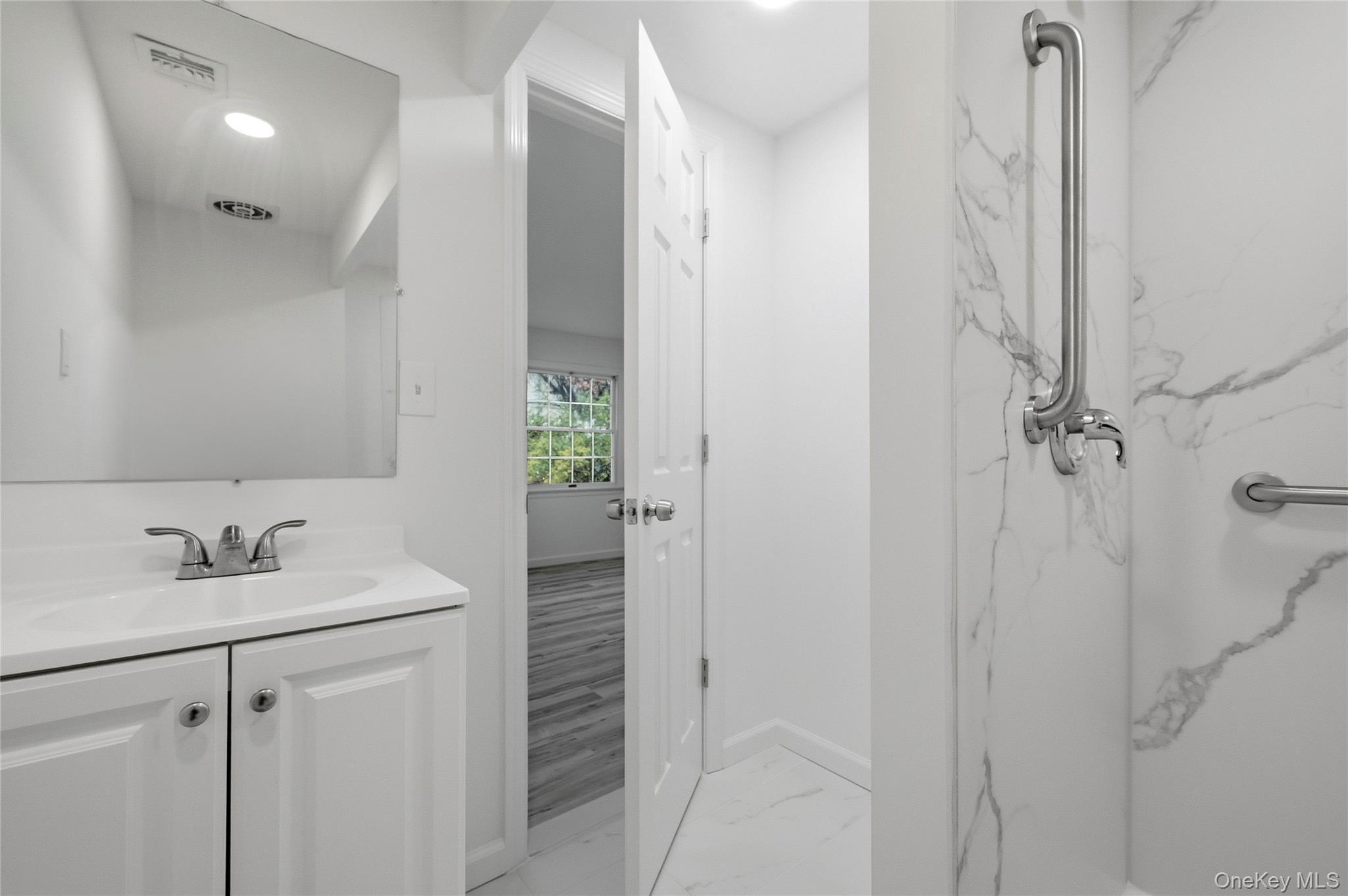 Single Family Sunflower Suffolk County, NY 11749, MLS-934577-21