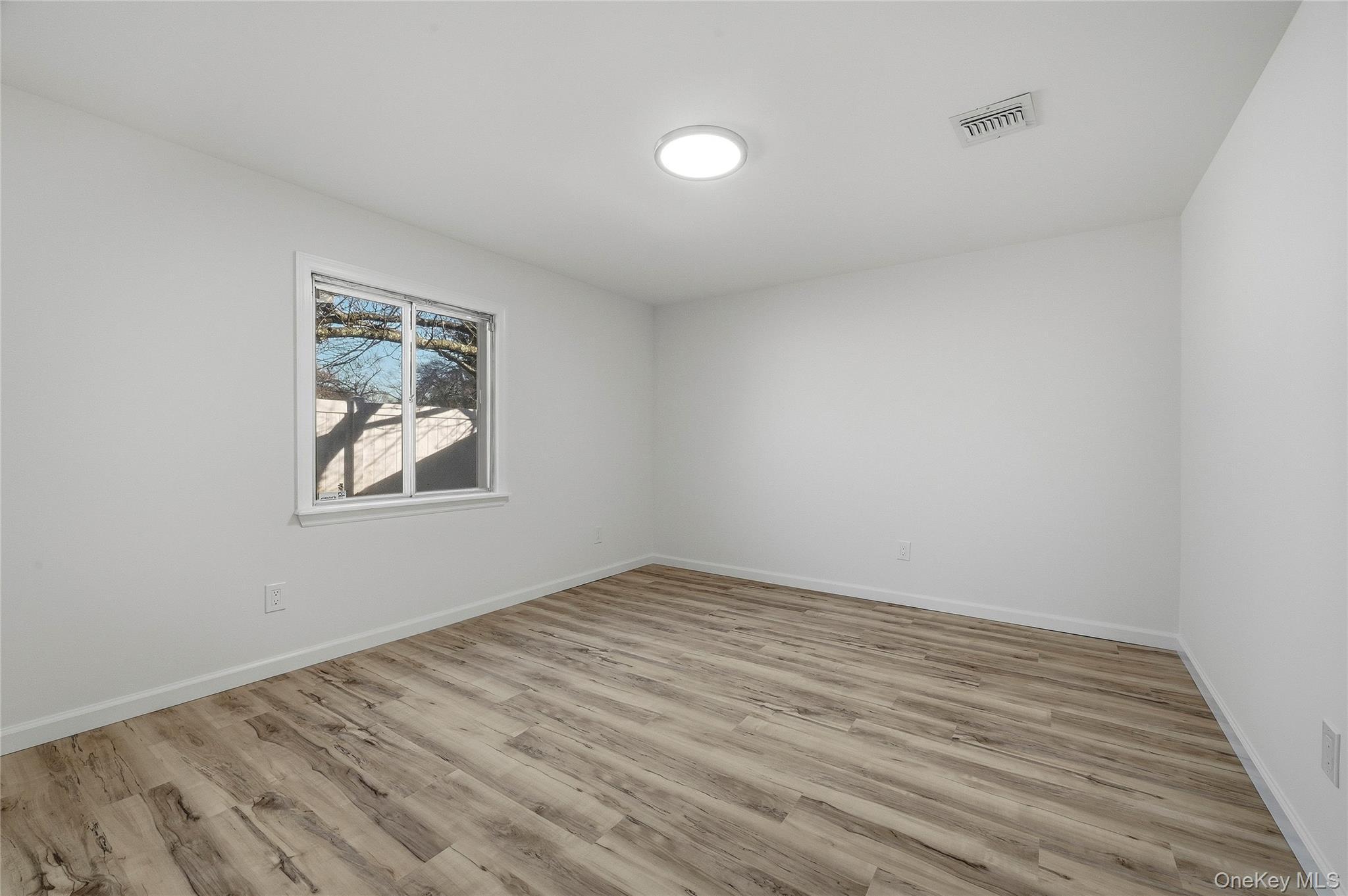 Single Family Sunflower Suffolk County, NY 11749, MLS-934577-23