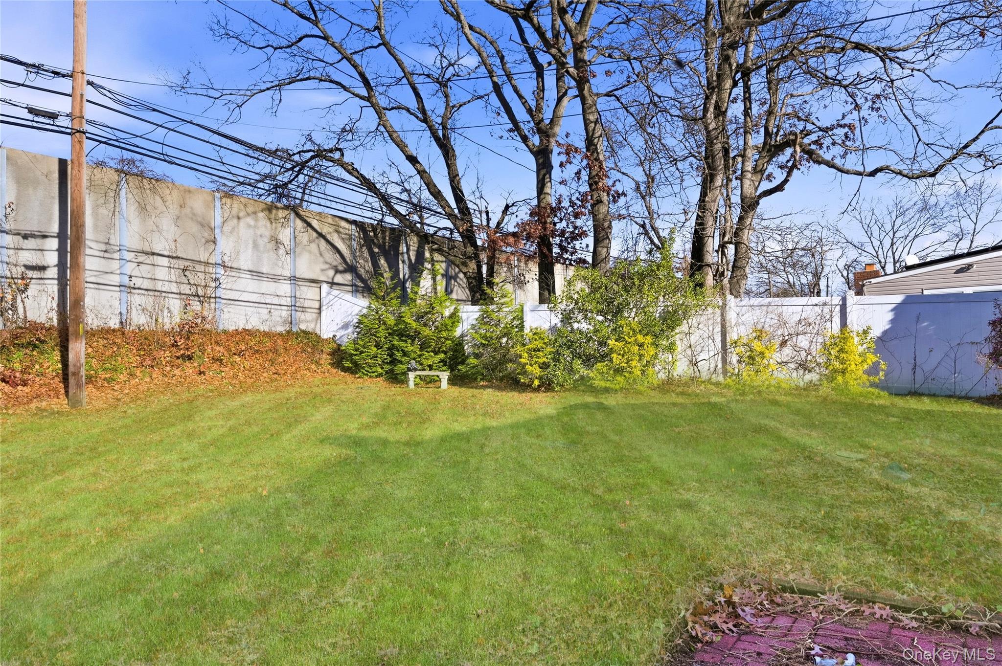 Single Family Sunflower Suffolk County, NY 11749, MLS-934577-32