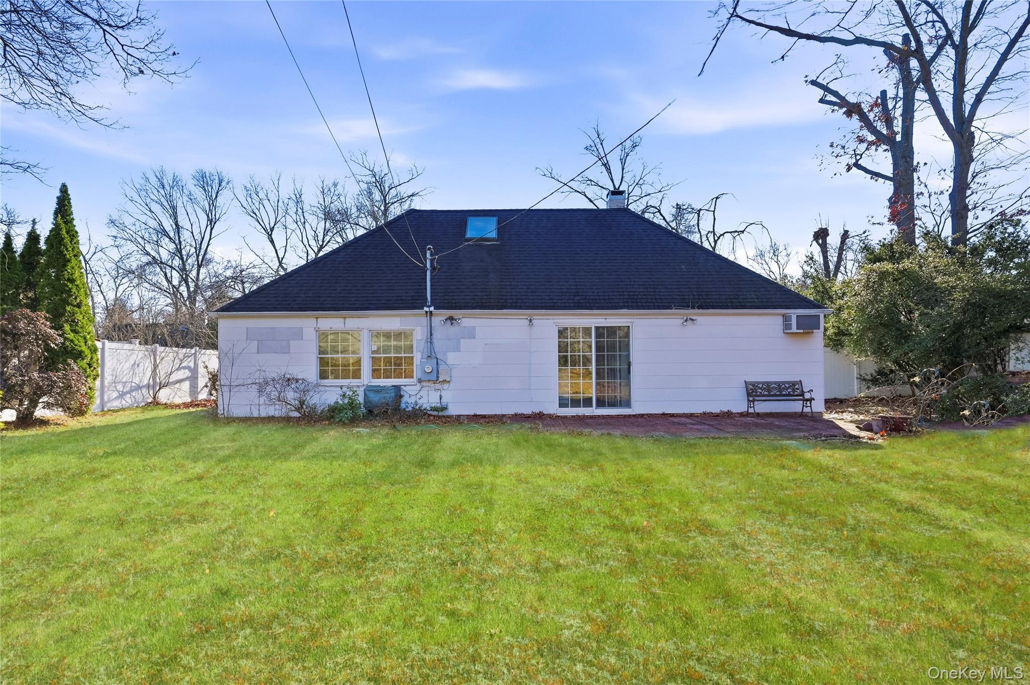 Single Family Sunflower  Suffolk County, NY 11749, MLS-934577-34