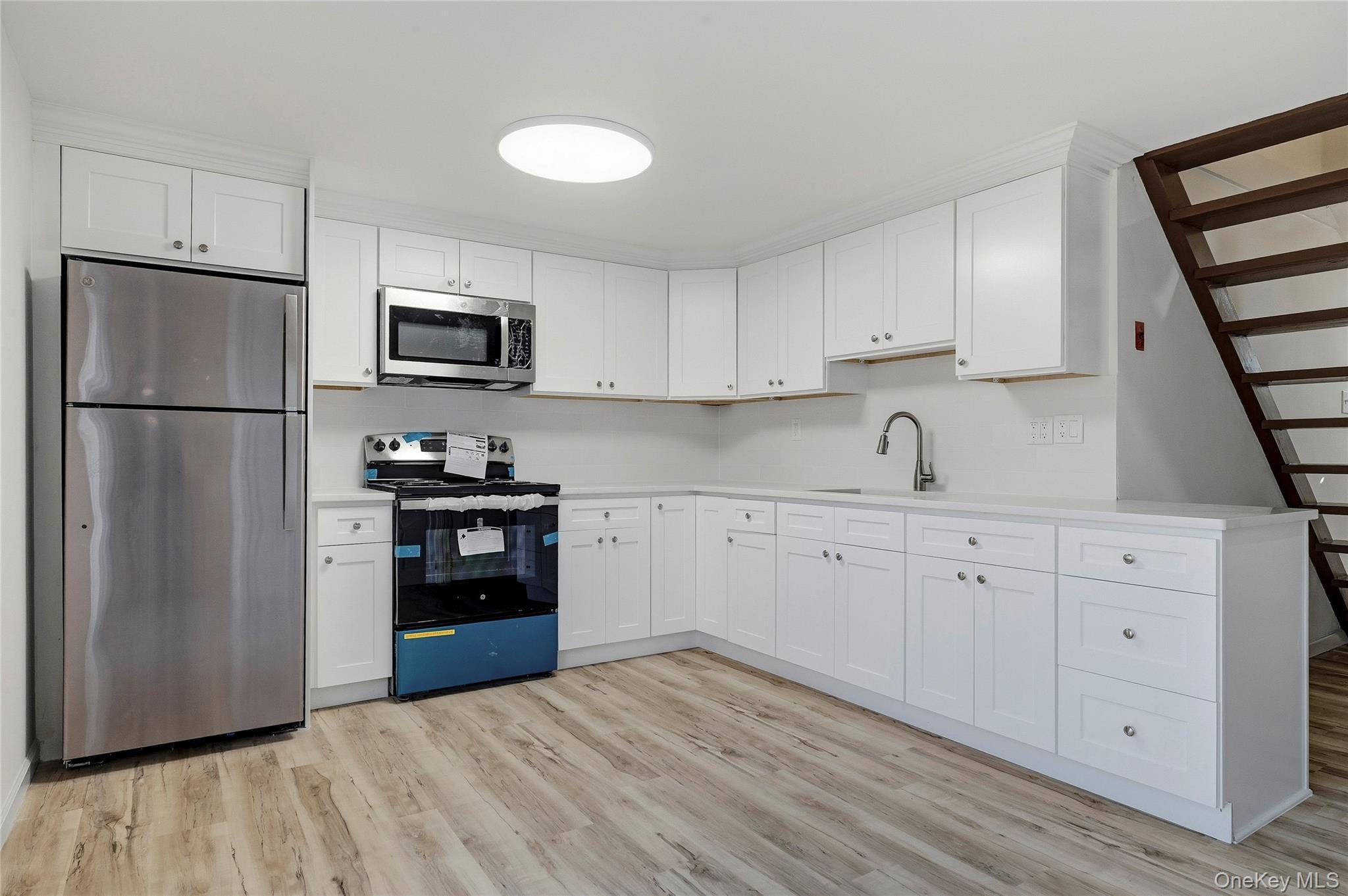 Single Family Sunflower Suffolk County, NY 11749, MLS-934577-9