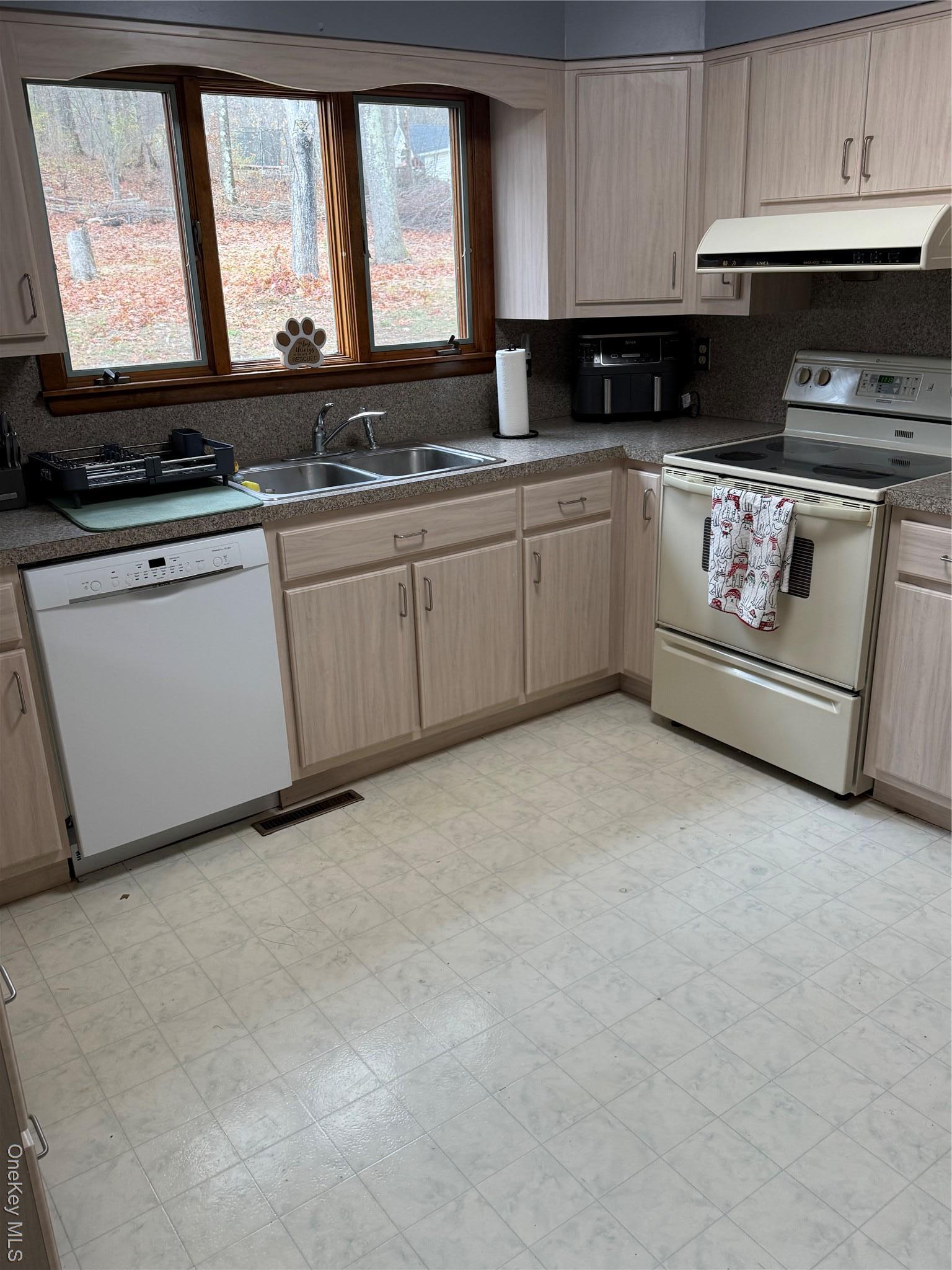 Single Family Square Woods  Dutchess County, NY 12540, MLS-934645-18