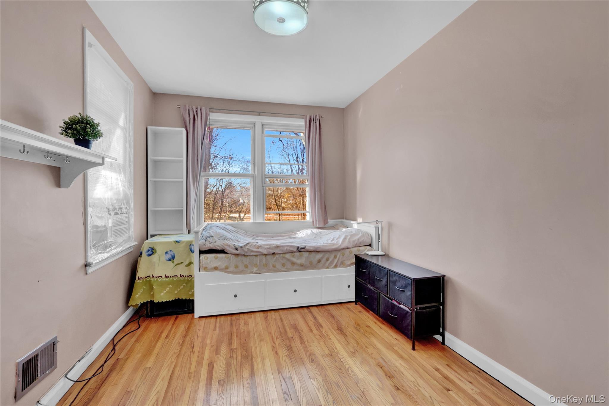 Single Family Commonwealth  Queens, NY 11426, MLS-934651-10