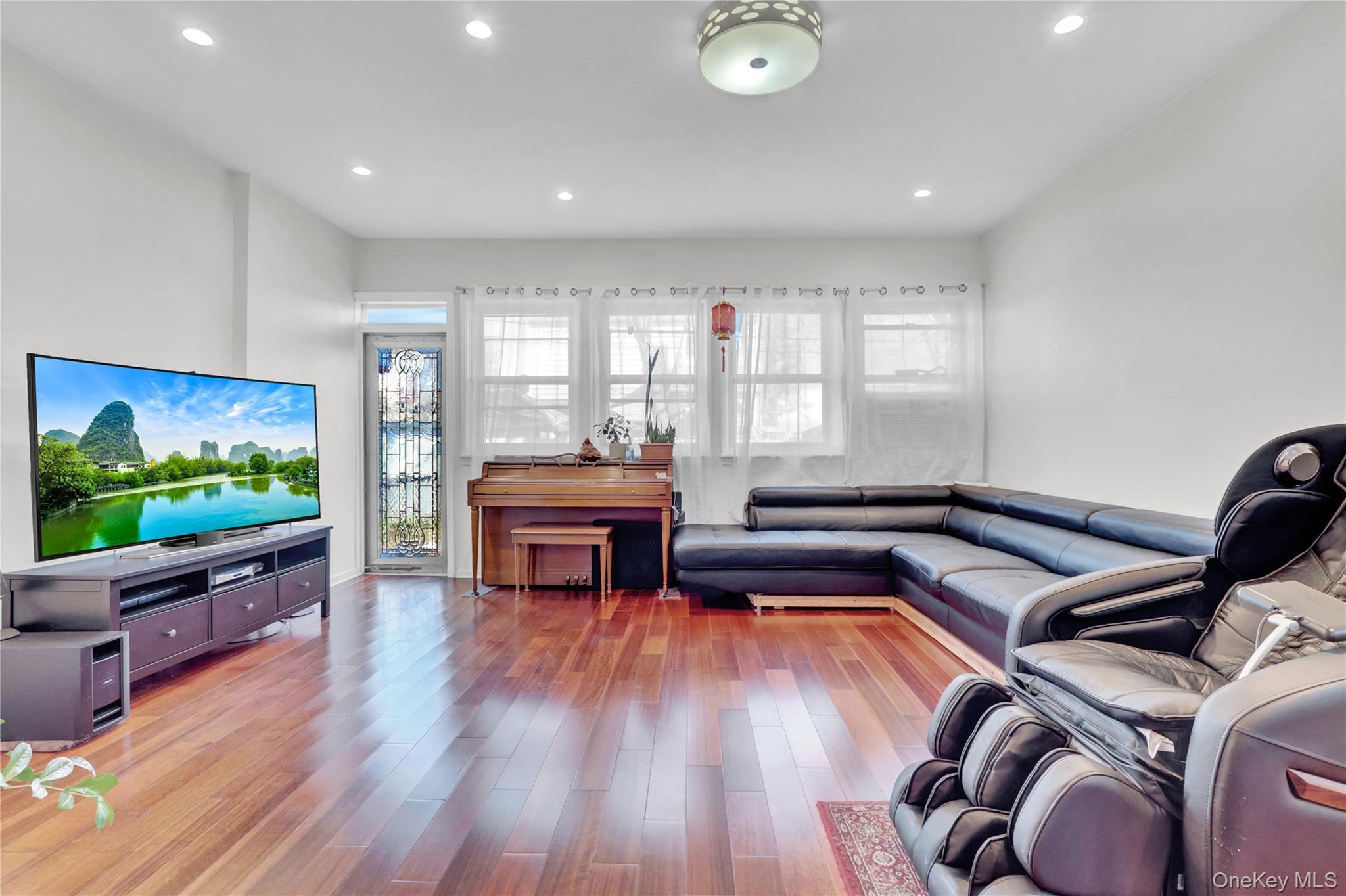 Single Family Commonwealth  Queens, NY 11426, MLS-934651-4