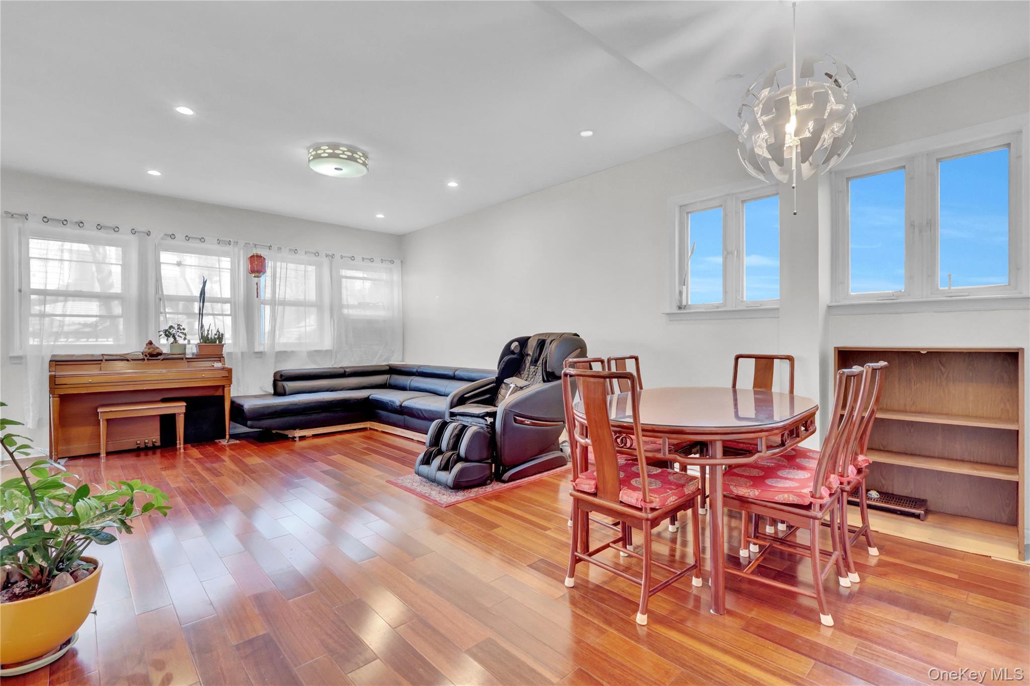 Single Family Commonwealth  Queens, NY 11426, MLS-934651-5